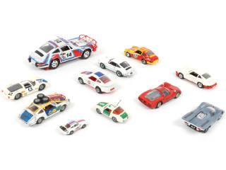 Lot 69 - DIVERS (11)