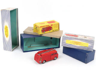 Lot 274 - DINKY TOYS (GB) (3)