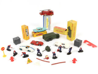Lot 289 - DINKY TOYS (26)