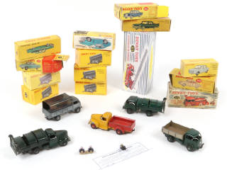 Lot 291 - DINKY TOYS (19)