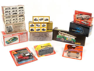 Lot 104 - DIVERS (13)