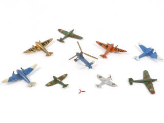 Lot 288 - DINKY TOYS (9)