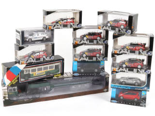 Lot 105 - DIVERS (13)