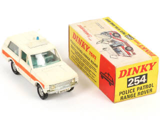 Lot 256 - DINKY TOYS (GB) (3)