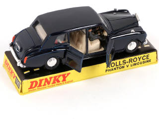 Lot 259 - DINKY TOYS (GB) (3)
