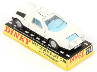 Lot 259 - DINKY TOYS (GB) (3)