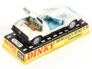 Lot 259 - DINKY TOYS (GB) (3)
