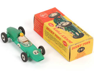 Lot 254 - DINKY TOYS (GB) (3)