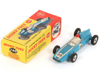 Lot 254 - DINKY TOYS (GB) (3)