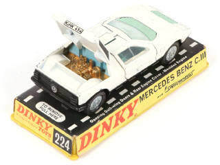 Lot 255 - DINKY TOYS (GB) (3)