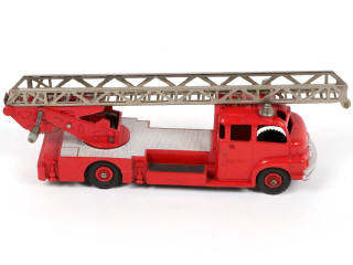 Lot 249 - DINKY TOYS (GB) (2)