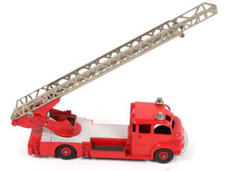 Lot 249 - DINKY TOYS (GB) (2)