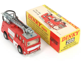 Lot 250 - DINKY TOYS (GB) (2)