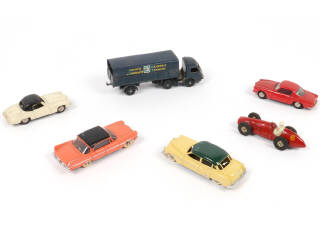 Lot 296 - DINKY TOYS (FRANCE) (6)