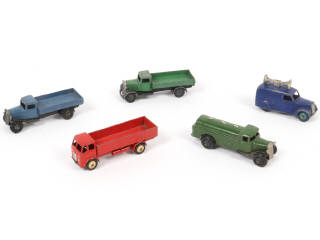 Lot 265 - DINKY TOYS (GB) (5)
