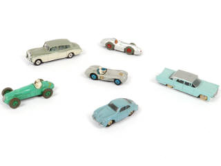 Lot 272 - DINKY TOYS (6)