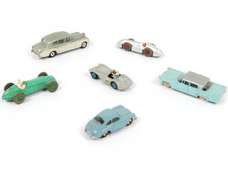 Lot 272 - DINKY TOYS (6)