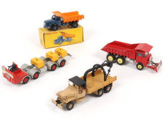Lot 271 - DINKY TOYS (4)