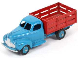 Lot 264 - DINKY TOYS (FRANCE) (1)