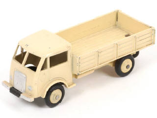 Lot 262 - DINKY TOYS (FRANCE) (1)