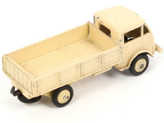 Lot 262 - DINKY TOYS (FRANCE) (1)
