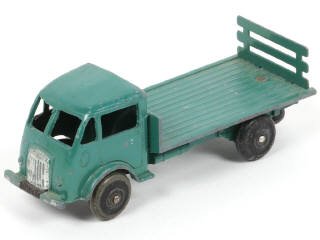Lot 260 - DINKY TOYS (FRANCE) (1)