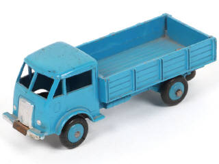 Lot 261 - DINKY TOYS (FRANCE) (1)