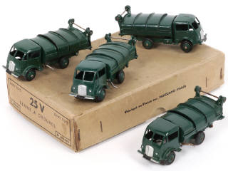 Lot 321 - DINKY TOYS (FRANCE) (1)