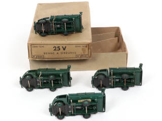 Lot 321 - DINKY TOYS (FRANCE) (1)