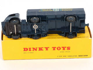 Lot 330 - DINKY TOYS (FRANCE) (1)