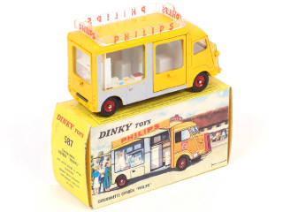 Lot 329 - DINKY TOYS (FRANCE) (1)