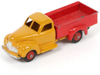 Lot 267 - DINKY TOYS (FRANCE) (1)