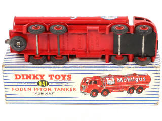 Lot 249 - DINKY TOYS (GB) (1)