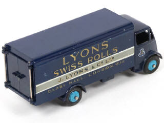 Lot 230 - DINKY TOYS (GB) (1)