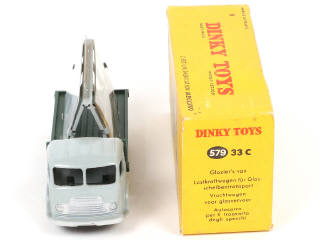Lot 335 - DINKY TOYS (FRANCE) (1)