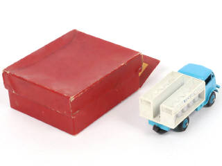 Lot 324 - DINKY TOYS (FRANCE) (1)