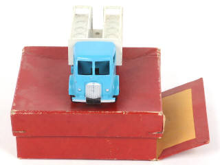 Lot 324 - DINKY TOYS (FRANCE) (1)