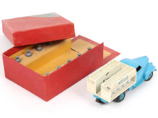 Lot 322 - DINKY TOYS (FRANCE) (1)