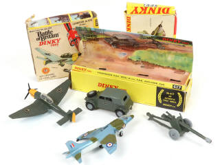 Lot 255 - DINKY TOYS (GB) (3)