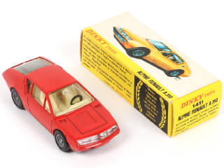 Lot 300 - DINKY TOYS (FRANCE) (3)