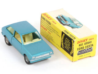Lot 302 - DINKY TOYS (FRANCE) (4)