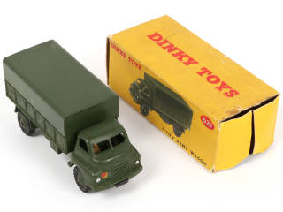 Lot 257 - DINKY TOYS (5)