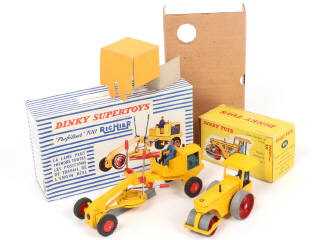 Lot 295 - DINKY TOYS (FRANCE) (2)