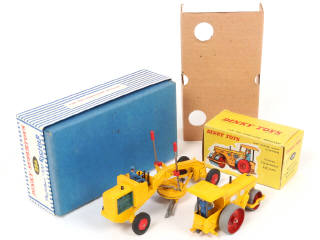 Lot 295 - DINKY TOYS (FRANCE) (2)