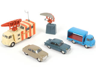 Lot 127 - CORGI TOYS (GB) (5)