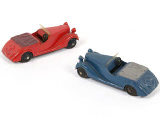 Lot 220 - DINKY TOYS (GB) (2)