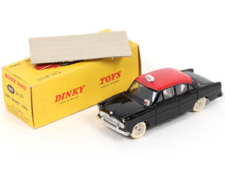 Lot 251 - DINKY TOYS (FRANCE) (1)