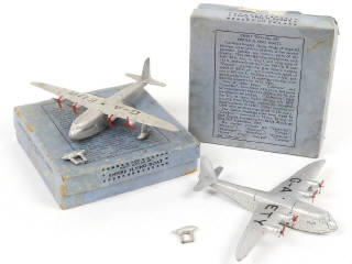 Lot 224 - DINKY TOYS (GB) (2)