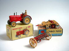 CORGI TOYS & DINKY TOYS GB (3)