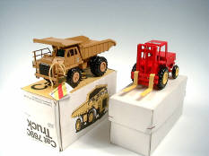 DINKY TOYS  DIVERS (2)